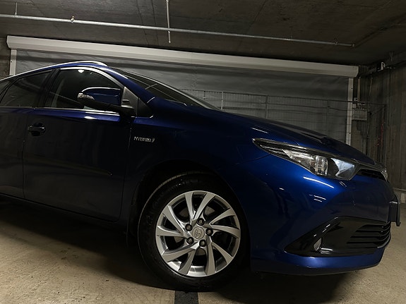 Toyota Auris 6 of 30