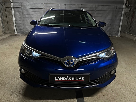 Toyota Auris 8 of 30