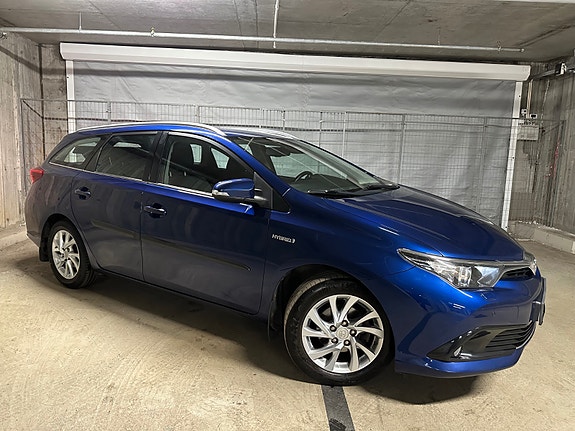 Toyota Auris 4 of 30