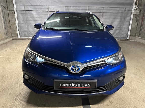Toyota Auris 7 of 30