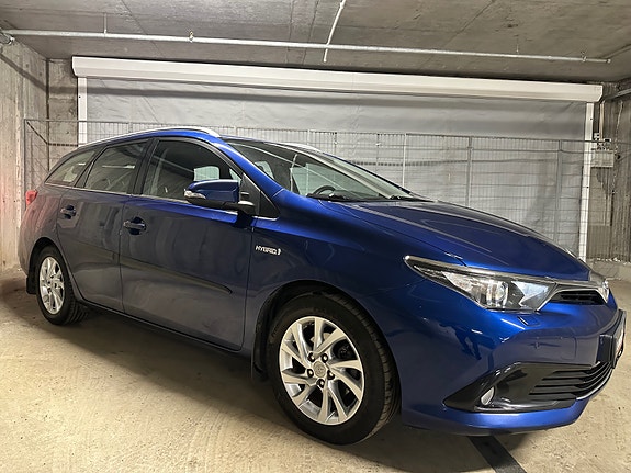 Toyota Auris 11 of 30