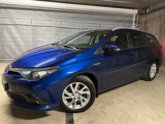 Toyota Auris 2 of 30