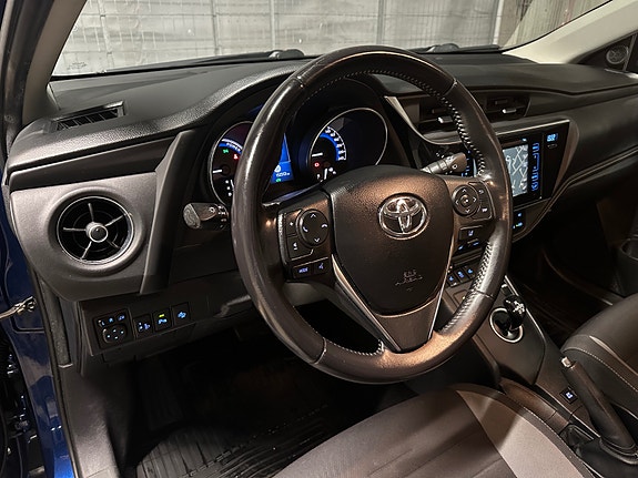 Toyota Auris 23 of 30