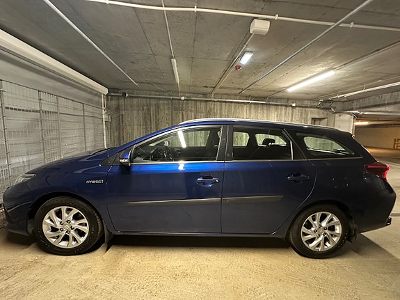 Toyota Auris 15 of 30