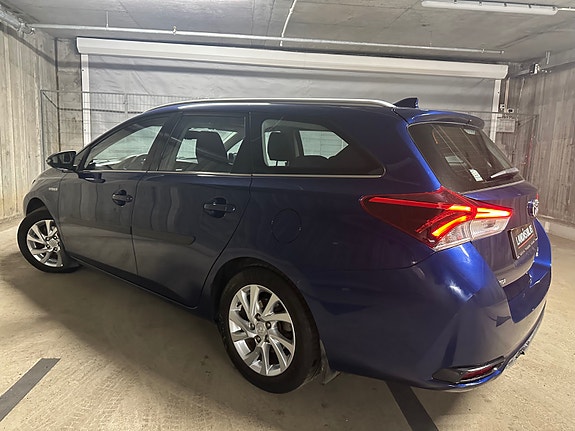 Toyota Auris 12 of 30