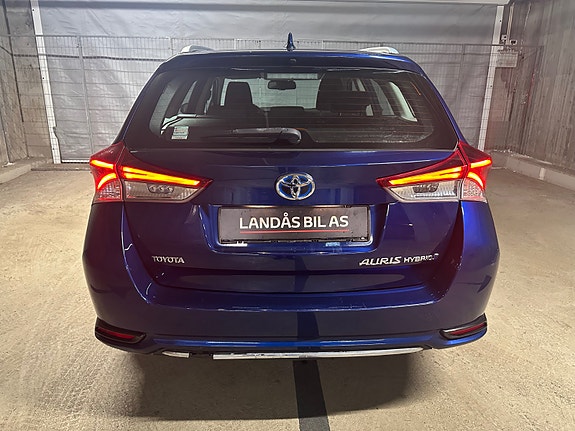 Toyota Auris 13 of 30