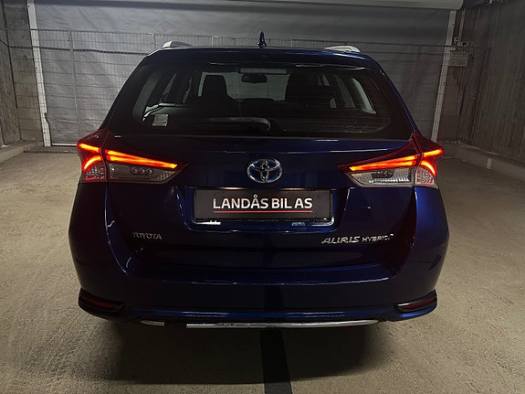 Toyota Auris 14 of 30
