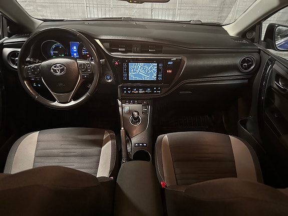 Toyota Auris 21 of 30