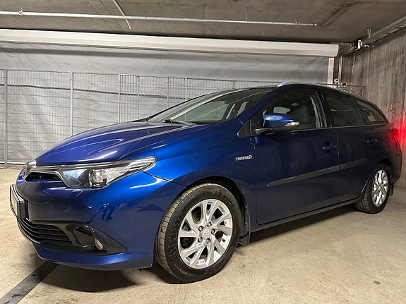 Toyota Auris 10 of 30