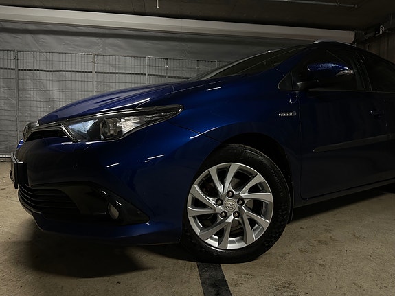 Toyota Auris 3 of 30