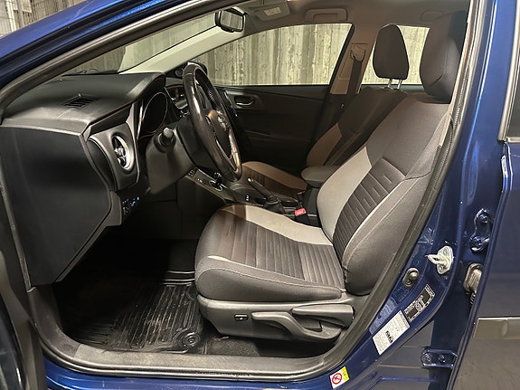 Toyota Auris 20 of 30