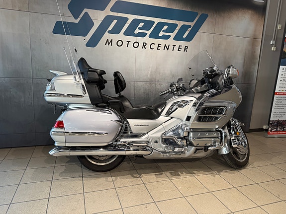 Honda GL 1800 Goldwing 3 of 11