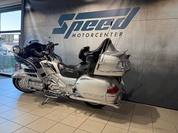 Honda GL 1800 Goldwing 9 of 11