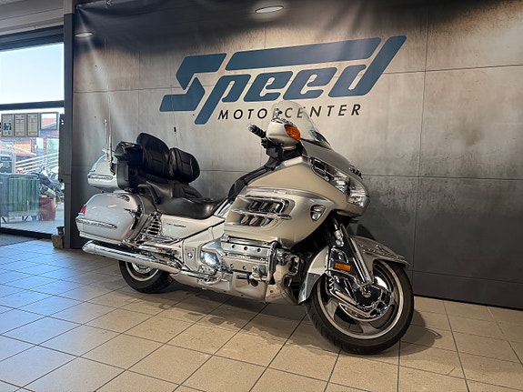 Honda GL 1800 Goldwing 2 of 11