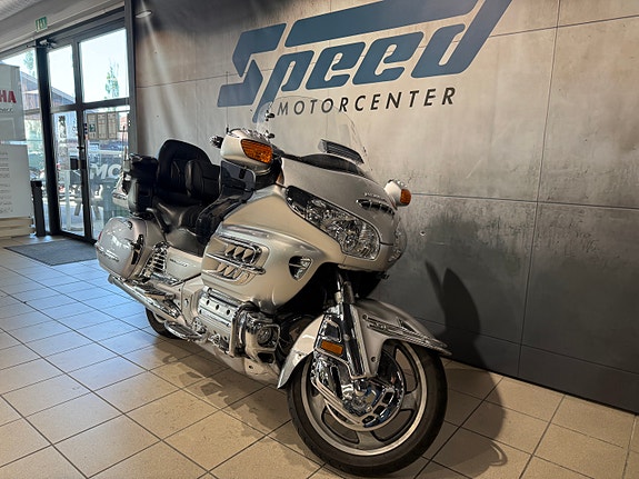 Honda GL 1800 Goldwing 4 of 11