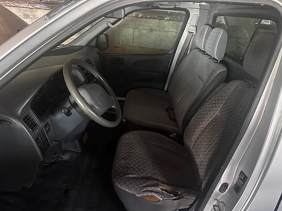 Toyota HiAce 12 of 22