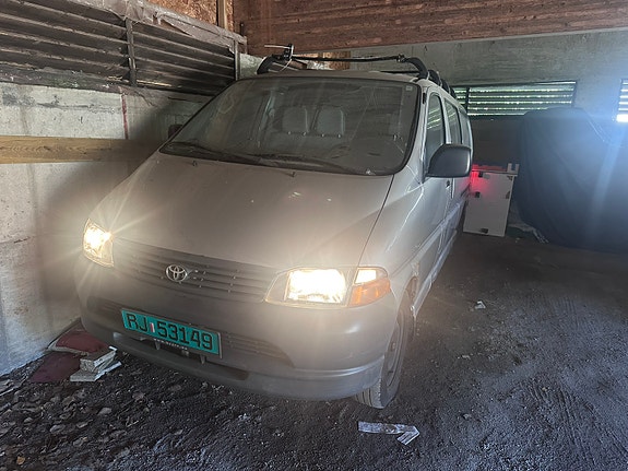 Toyota HiAce 11 of 22