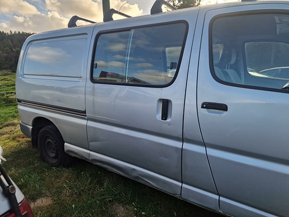Toyota HiAce 4 of 22