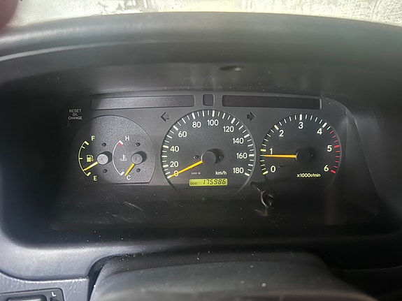 Toyota HiAce 14 of 22