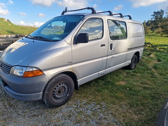 Toyota HiAce 2 of 22