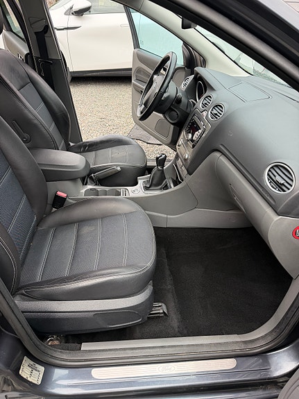 Ford Focus 15 of 15