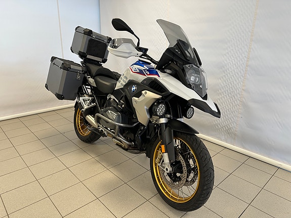 BMW R 1250 GS 2 of 7