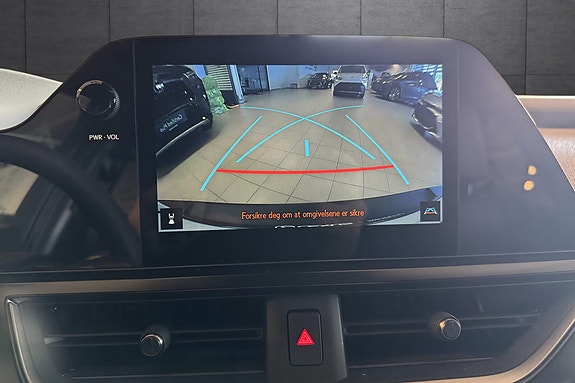 Lexus UX300e 17 of 20