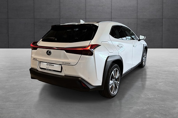 Lexus UX300e 5 of 20
