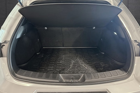 Lexus UX300e 13 of 20