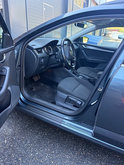 Skoda Octavia 6 of 17