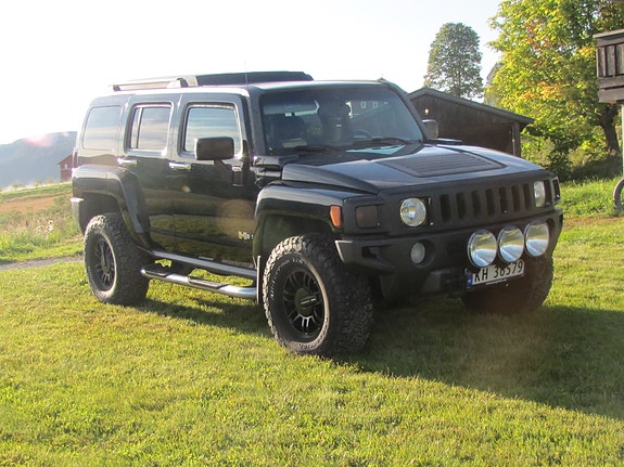 Hummer H3 2 of 4