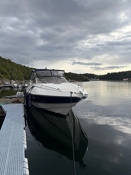 Sunseeker Comanche 40 – Unik utstyrsbombe! Hydraulisk garasje, generator og AC 2 of 30