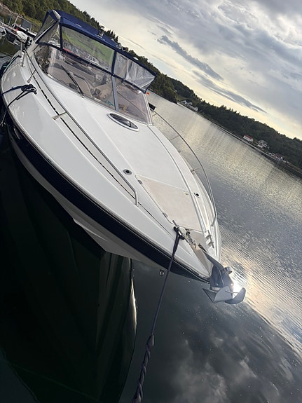 Sunseeker Comanche 40 – Unik utstyrsbombe! Hydraulisk garasje, generator og AC 6 of 30
