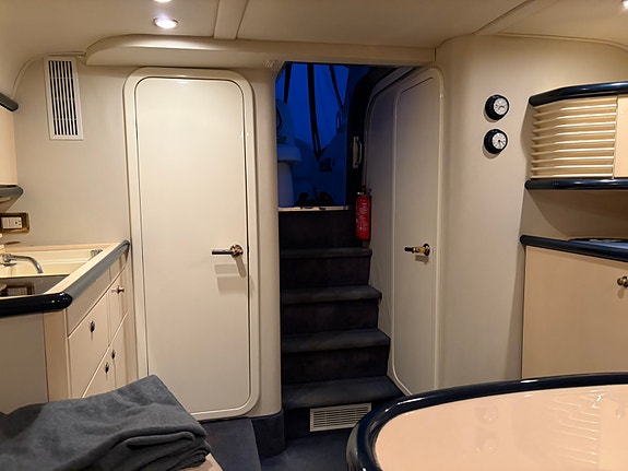 Sunseeker Comanche 40 – Unik utstyrsbombe! Hydraulisk garasje, generator og AC 18 of 30
