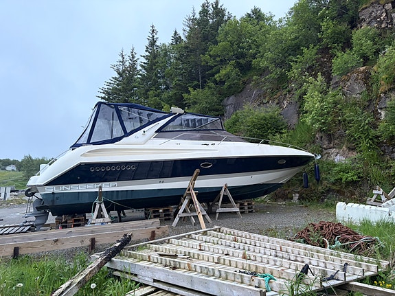Sunseeker Comanche 40 – Unik utstyrsbombe! Hydraulisk garasje, generator og AC 7 of 30