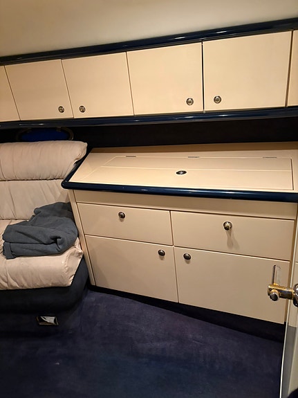 Sunseeker Comanche 40 – Unik utstyrsbombe! Hydraulisk garasje, generator og AC 16 of 30