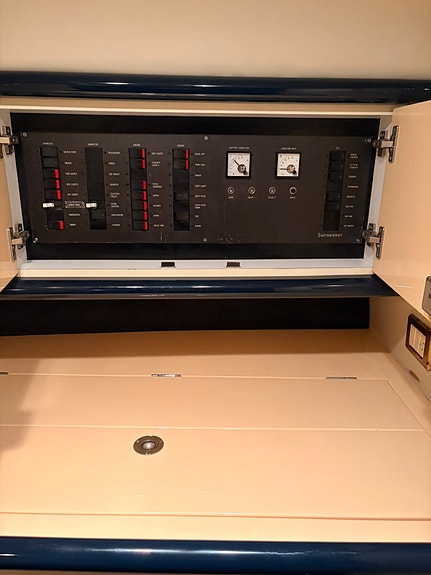 Sunseeker Comanche 40 – Unik utstyrsbombe! Hydraulisk garasje, generator og AC 22 of 30