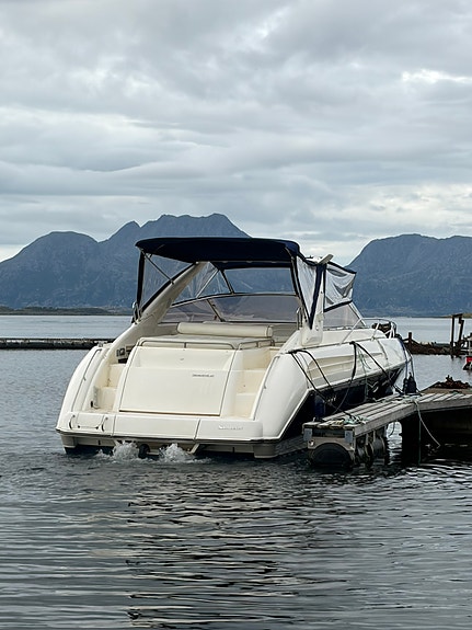 Sunseeker Comanche 40 – Unik utstyrsbombe! Hydraulisk garasje, generator og AC 4 of 30