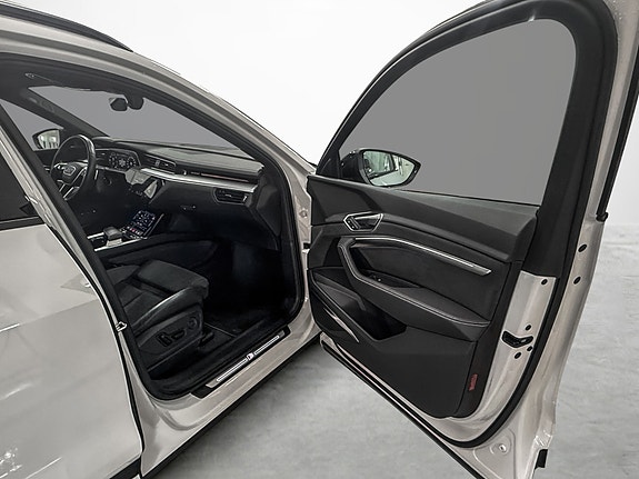 Audi e-tron Sportback 19 of 29