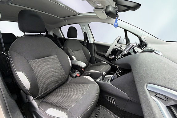 Peugeot 208 14 of 19