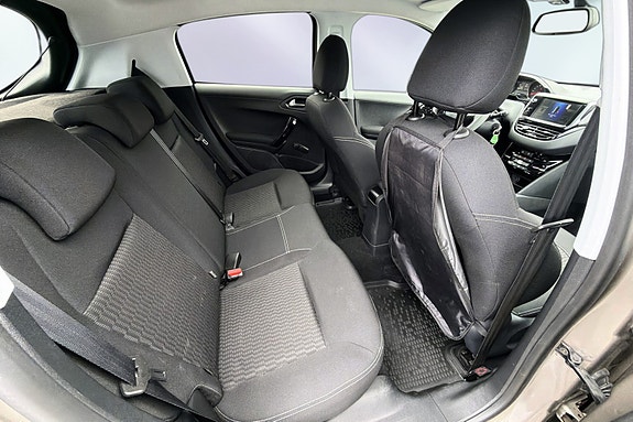 Peugeot 208 12 of 19