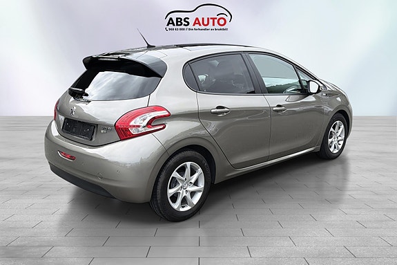 Peugeot 208 5 of 19