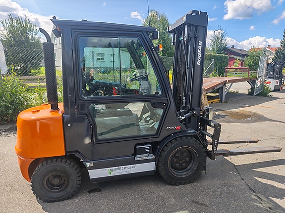 Doosan D35C-5 2 of 10