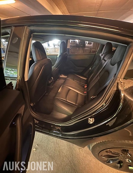 Tesla Model 3 6 of 9