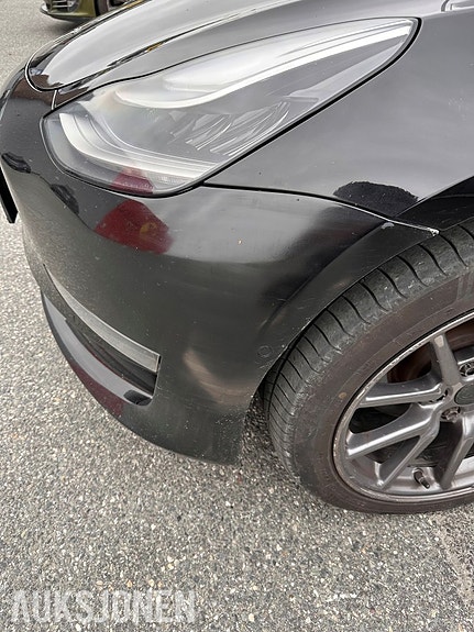 Tesla Model 3 9 of 9