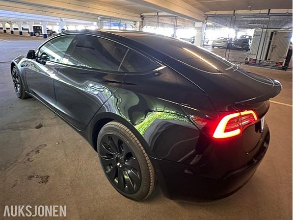 Tesla Model 3 4 of 9
