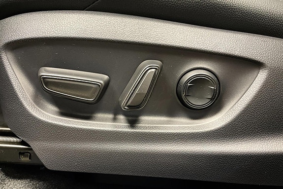 Subaru Solterra 12 of 18
