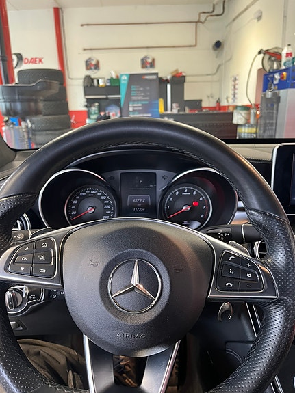 Mercedes-Benz GLC350 e 16 of 21
