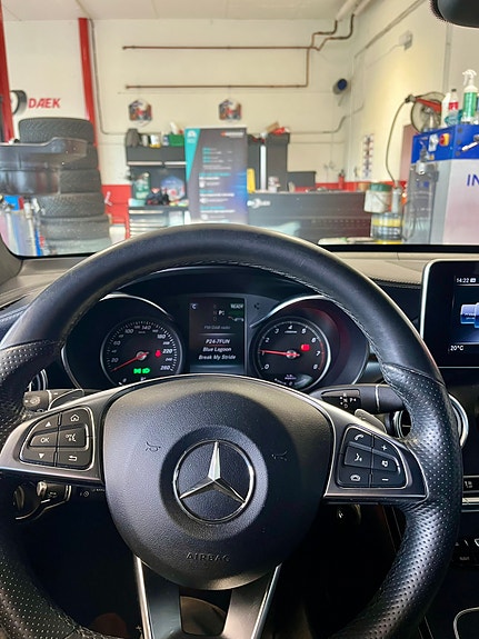 Mercedes-Benz GLC350 e 14 of 21