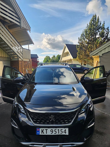 Peugeot 5008 2 of 30